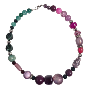 handgemaakte ketting met vintage natuursteen kralen