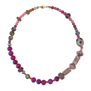 handgemaakte ketting fuchsia vintage kralen